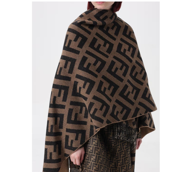 $2100 BRAND NEW FENDI REVERSIBLE WOOL CASHMERE FF LOGO CAPE PONCHO WRAP NWT! - Picture 5 of 16